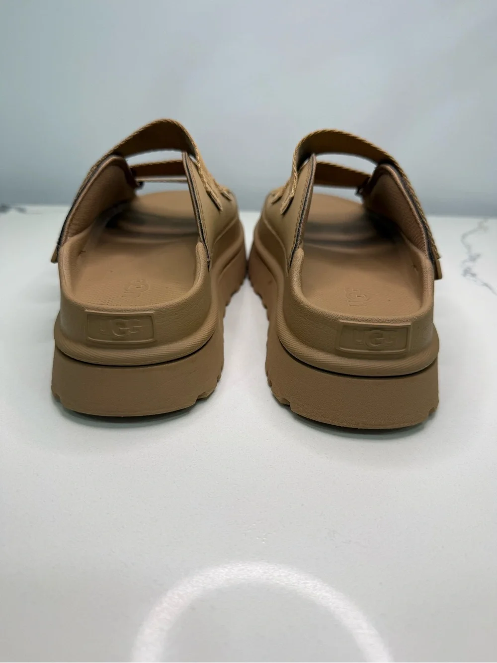 UGG Goldenglow Sandals Women's US 8 Dark Sand Round Toe Platform Slide